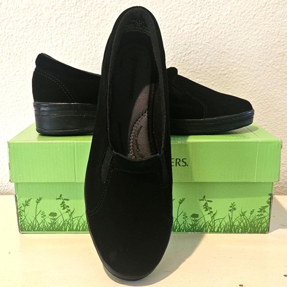 NWT's! - GRASSHOPPERS - Store Display - Black Velvet Slip-ons - Size 7.5